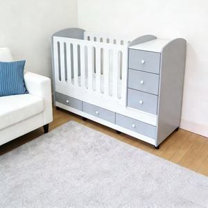 Set <span class=keywords><strong>Lettino</strong></span> Multifunzionale 3-in-1 JINS per Bambini <span class=keywords><strong>con</strong></span> <span class=keywords><strong>Cassetti</strong></span>, Comoda Culla in Legno per Neonati e Bambini, Uso Domestico e Alberghiero - Product Image 1
