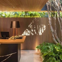 Panneau mural cannelé WPC personnalisé de Chine avec fentes - Design de luxe imperméable et ignifuge pour usage domestique et commercial