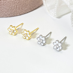 Fashion Women's Cute <b>Small</b> Dainty <b>Stud</b> Earrings Minimalist Jewelry Korean 18K Gold Plated Daisy Flower Enamel Earrings - Product Image 5