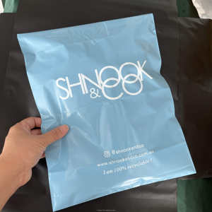 Sacs d'expédition en plastique noir de bonne qualité, sacs d'emballage pour courrier, enveloppes d'expédition, logo personnalisé pour vêtements / poly mailer pour boîte à chaussures - Product Image 3