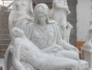 Sculpture religieuse en marbre sculpté de haute qualité, Pietà - Product Image 2