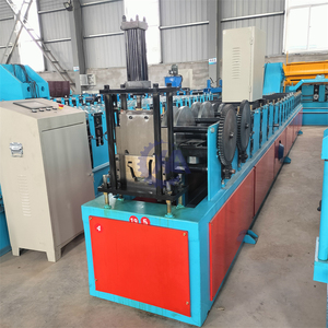 Machine de formage à rouleaux de gouttières en aluminium entièrement automatique avec moteur à engrenages, pompe, système de contrôle PLC, haute productivité - Product Image 2