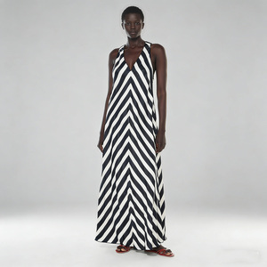 فستان ماكسي طويل أنيق للنساء مخصص حسب الطلب، مناسب للصيف والشاطئ والحفلات، مصنوع من الفيسكوز، بخطوط سوداء وبيضاء، ياقة على شكل V، بدون أكمام - Product Image 1