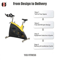 Bicicleta de Spinning con Manillar Multi-Grip, Asiento Ajustable, Pedales y Base Estabilizadora Extendida para Equipos de Fitness Profesionales