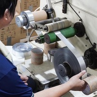 Ruban en aluminium et fibre de verre résistant au feu pour l'étanchéité des conduits de CVC, l'isolation thermique et une utilisation à long terme