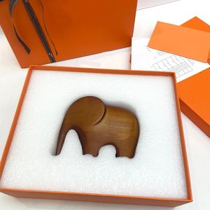 Pendentif de sac en bois de noyer noir style Art déco européen, petit Pégase, décoration murale, petit cadeau de haute qualité - Product Image 4