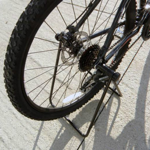 ขาตั้งจักรยานรูปตัวยู ท่อเหล็กสีดำ สำหรับซ่อมและจัดแสดงจักรยานเสือภูเขาและจักรยานเสือหมอบ - Product Image 3