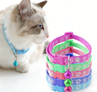 Collier pour animaux de compagnie en polyester doux, moderne et coloré, avec motif de patte, avec clochette, réglable, de sécurité, pour chats et petits chiens, léger et durable
