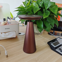 Lámpara de mesa inalámbrica LED de carga inalámbrica Qi con batería recargable para hotel restaurante hogar decorativo