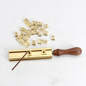 Poinçon en cuir personnalisé à 26 lettres, en laiton, pour marquage en relief, avec fente en T - Product Image 5