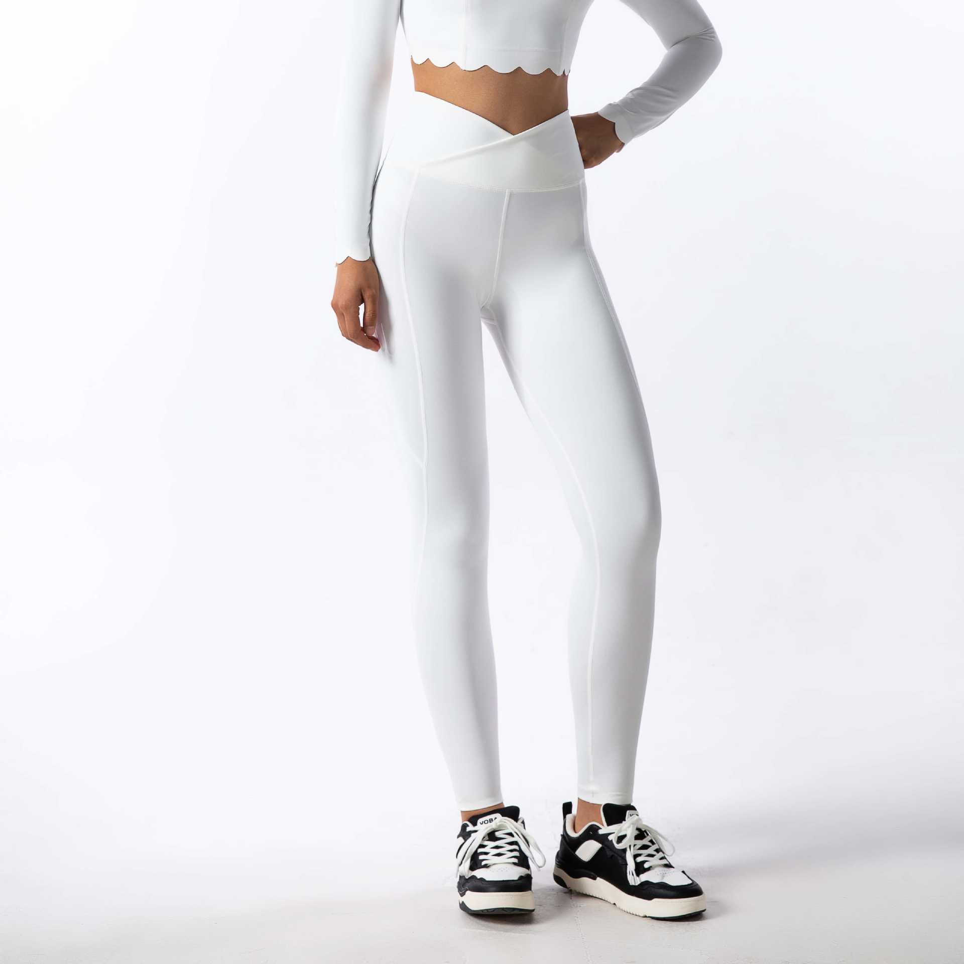 pantalon blanc à col en v