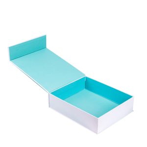 <span class=keywords><strong>Cajas</strong></span> de Regalo de Cartón de Lujo con Cierre Magnético para <span class=keywords><strong>Bautizo</strong></span>, Set de Regalo para Recién Nacido, Ropa de Bebé, Reciclable con Laminado Mate y Relieve - Product Image 2