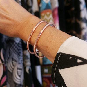 Brazalete de doble banda de cobre puro hecho a mano, joyería de metal sólido de cobre artesanal con alambre dividido, joyería curativa para hombres y mujeres, OEM liso - Product Image 1
