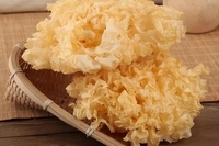 Großhandel kultivierte silberne Tremella Fuciformis Pilze getrocknete weiße Pilze essbare ganze rohe Lebensmittel wilde frische Tasche Verpackung