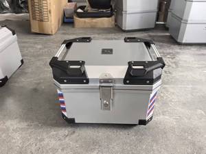 Maleta Trasera Universal para Motocicleta de 45L, Caja Superior Impermeable de PP, Cajas de Almacenamiento Traseras para Motocicleta y Scooter - Product Image 6