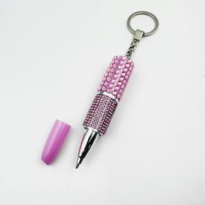 <span class=keywords><strong>Rouge</strong></span> <span class=keywords><strong>à</strong></span> lèvres en forme de stylos <span class=keywords><strong>à</strong></span> bille roulante porte-clés strass cristal <span class=keywords><strong>rouge</strong></span> <span class=keywords><strong>à</strong></span> lèvres stylo avec porte-clés créatif écriture stylos cadeau - Product Image 3