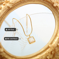 Français Ins carré blanc coquillage pendentif collier serpent chaîne, rond serpent chaîne collier en acier inoxydable bijoux personnalisés