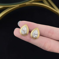Orecchini a perno Whisper Fashion Halo a goccia con taglio a pera in oro giallo 18K con diamanti coltivati in laboratorio, orecchini a lobo piatti, orecchini in oro