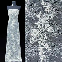 Dentelle légère en maille avec perles florales verticales dispersées, matériau élégant et raffiné pour robe de mariée, robes de soirée formelles ajustées