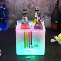 Seau à glace à lumière LED pour fête 3,5 L plastique forme carrée pour whisky pour champagne bière dans les boîtes de nuit et les bars