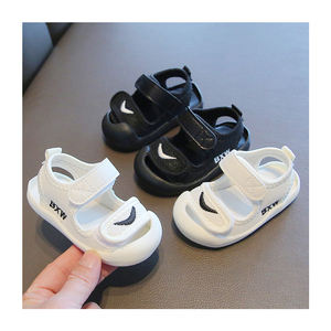 Calzado informal de estilo para niños y bebés, venta al por mayor, nuevo diseño, zapatos de verano en blanco y negro para niños, sandalias deportivas de moda para niñas para niños - Product Image 2