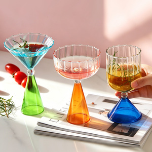 <span class=keywords><strong>Copas</strong></span> de Cóctel, <span class=keywords><strong>Copas</strong></span> de Vino, <span class=keywords><strong>Copas</strong></span> de Champán <span class=keywords><strong>y</strong></span> <span class=keywords><strong>Copas</strong></span> de <span class=keywords><strong>Bar</strong></span> de Vidrio Borosilicato de Alta Calidad con Degradado Multicolor - Product Image 1