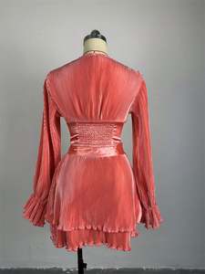 HK7423 Dernière conception tenues de printemps pour femmes Casual col en v manches évasées <span class=keywords><strong>haut</strong></span> court <span class=keywords><strong>et</strong></span> <span class=keywords><strong>jupe</strong></span> ensemble deux pièces pour femmes vêtements - Product Image 6