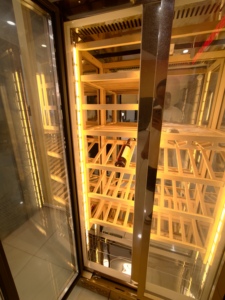 Enfriador de Vino, Refrigerador con Gabinete de Acero Inoxidable, Bodega Inteligente para Vino Tinto/Blanco, Champán, Cócteles y Licores - Product Image 5