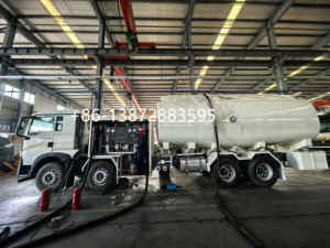 รถบรรทุกถังจ่ายเชื้อเพลิง Clw HOWO 30000ลิตร8*4เครื่องบินเจ็ทเติมน้ำมันเชื้อเพลิง<span class=keywords><strong>ก</strong></span>ารบิน - Product Image 3