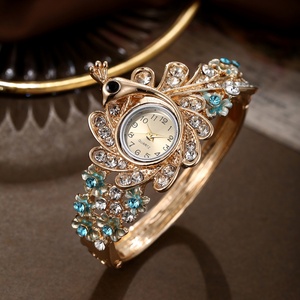 Nouvelle montre-bracelet en alliage à quartz pour femme, motif paon et diamants, ajourée, collection 2025, en stock, vente en gros - Product Image 4