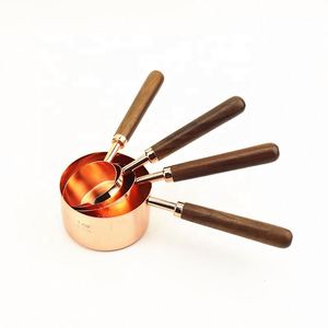 Ensemble de 4 cuillères et tasses à mesurer en acier inoxydable plaqué cuivre avec manche en bois - Product Image 6
