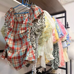 Geruite pofmouw <span class=keywords><strong>blouses</strong></span> met off-shoulder halslijn, bloemenprint, gemengde designs, tweedehands dames tops, geschikt voor Filipijnen en Thailand - Product Image 1