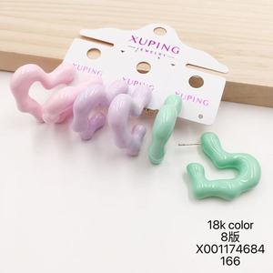 أقراط نسائية من XUPING مطلية بالذهب عيار 18 قيراط بألوان حلوى متنوعة على الطراز الكوري الصيفي - Product Image 2