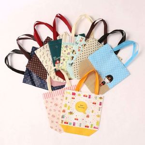 Sacs d'emballage non tissés pliables à imprimé dessin animé en gros, sacs fourre-tout mignons en non-tissé pour le shopping - Product Image 6