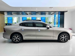 Voiture d'occasion <span class=keywords><strong>2022</strong></span> pour S-60 B4 Inscription Luxury Edition - Volant à gauche, intérieur foncé, moteur turbo, sièges en cuir, toit ouvrant panoramique - Product Image 3