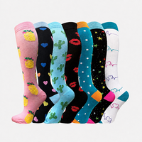 Vente en gros Chaussettes de sport colorées et personnalisées à haute compression pour femmes