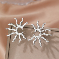 Boucles d'oreilles tendance pour influenceuses : parfaites pour les séances photo en voyage, les soirées, les sorties entre amies et le shopping