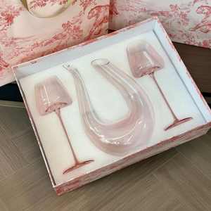 Decantador de Vino Rosa y Juego de Copas, 3 Piezas, Decantador en Forma de U y 2 Copas de Vino, Juego de Regalo en Caja para Boda - Product Image 1