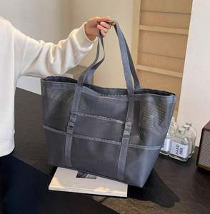 Sac de plage pliable en filet résistant au sable, sac de plage léger à bandoulière pour les voyages à la plage - Product Image 3