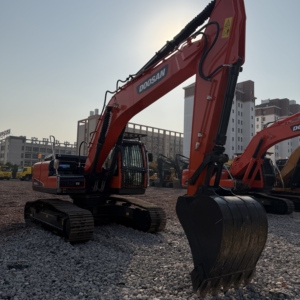 Excavatrice Doosan DX225LCA d'occasion à vendre, en bon état, DH225 DX225 DX300, prix bas, grande pelle d'occasion - Product Image 1