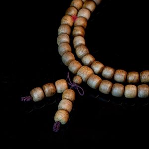 Pulseras de 108 cuentas de madera de agar de 10 mm, Mala de madera natural hecha a mano, joyería budista para meditación - Product Image 5