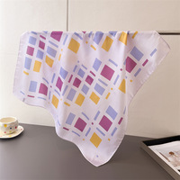 Foulards carrés légers et doux en polyester effet soie à motif écossais tendance 70*70CM – Petits châles décoratifs pour le cou