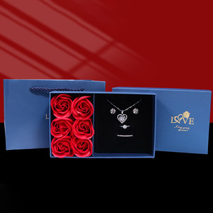Elegante caja de almacenamiento de joyas con temática de rosas con Vista de ventana transparente Material de papel Premium Flor eterna ideal - Product Image 2