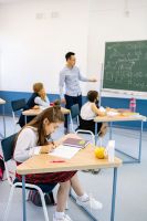 Bureaux et chaises d'école primaire, design moderne, acier écologique, durable, marque Yueyi, garantie 3 ans, modèle n° 1