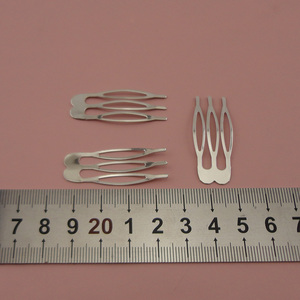 Mini peignes à cheveux plats en métal et argent, 10/100 pièces/sacs, 1.5cm x 4.0cm, à 3 dents, avec trous pour mariage, voile, fait main - Product Image 4