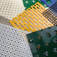 Panneau de pare-soleil en aluminium perforé avec lames orientables pour le contrôle solaire extérieur des bâtiments et l'écranage de la vie privée