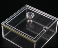 Boîte en acrylique transparent avec bord doré Mini boîte de support de dessert de bonbons Conteneur de stockage de décoration de maison de poupée transparent