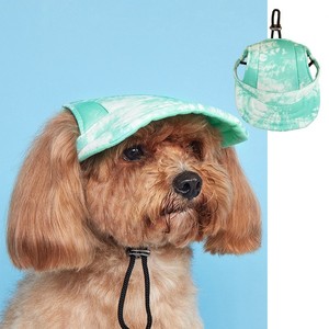 Visera de verano con protección UV y estampado tie-dye para perros, con orificios para las orejas y cordón ajustable. - Product Image 6