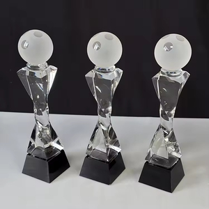 Trophée de <span class=keywords><strong>bowling</strong></span> personnalisé haut de gamme en verre cristal optique transparent avec base noire - Product Image 6