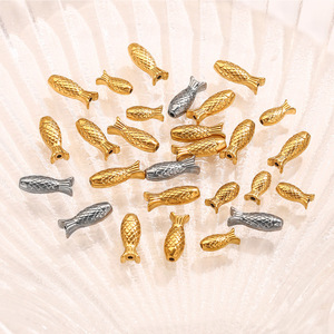 Perles tubulaires en forme de poisson |   Perles entretoises animales à grand trou en acier inoxydable plaqué or PVD 18K pour la fabrication de bijoux DIY (bracelets et colliers) - Product Image 3